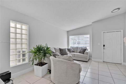 Townhouse in Miami, Florida 3 bedrooms, 138.33 sq.m. № 1332752 - photo 8