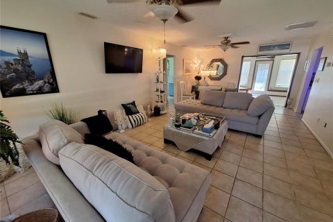 House in Venice, Florida 2 bedrooms, 108.7 sq.m. № 1368448 - photo 2