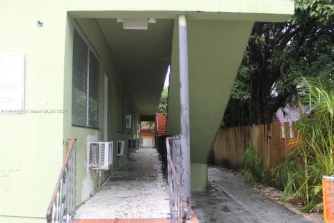 Propiedad comercial en venta en Miami, Florida, 437.76 m2 № 1235843 - foto 3