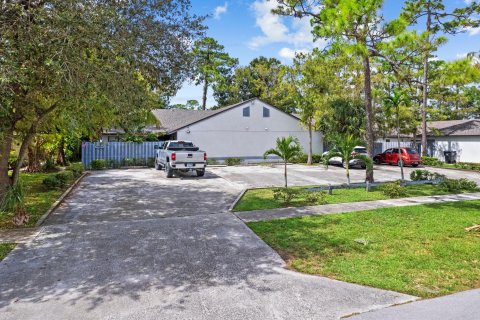 Immobilier commercial à vendre à Wellington, Floride: 401.34 m2 № 764936 - photo 2