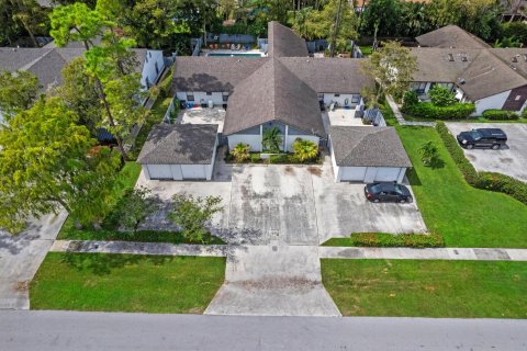 Immobilier commercial à vendre à Wellington, Floride: 401.34 m2 № 764936 - photo 8