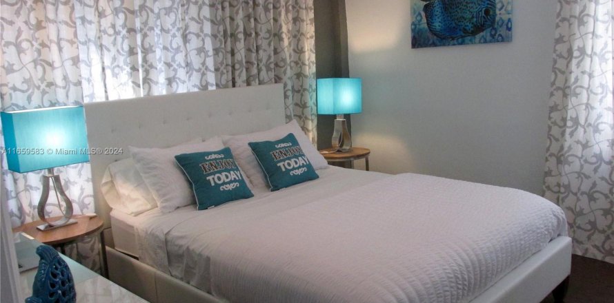 Condo in Miami Beach, Florida, 1 bedroom  № 1364239