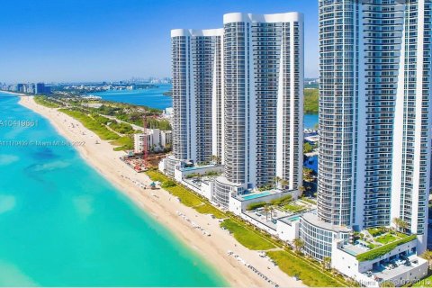 Condominio en alquiler en Sunny Isles Beach, Florida, 3 dormitorios, 183.85 m2 № 3696 - foto 1