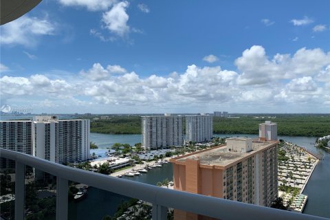 Condominio en alquiler en Sunny Isles Beach, Florida, 2 dormitorios, 133.31 m2 № 3697 - foto 7