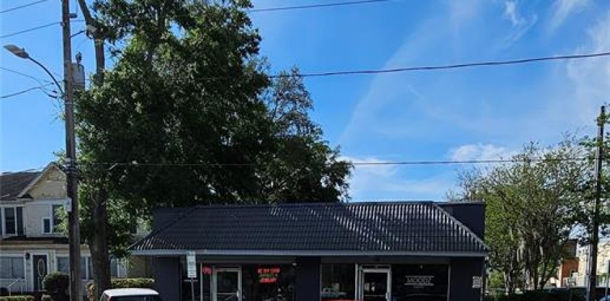Commercial property in DeLand, Florida 336.21 sq.m. № 1107537
