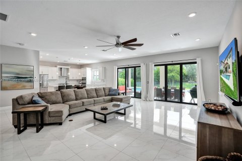 House in Parkland, Florida 4 bedrooms, 352.1 sq.m. № 1234243 - photo 6