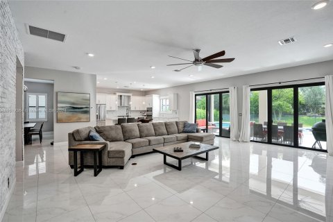 House in Parkland, Florida 4 bedrooms, 352.1 sq.m. № 1234243 - photo 5