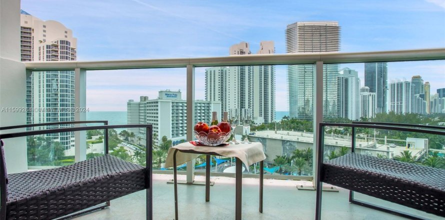 Condo in Sunny Isles Beach, Florida, 1 bedroom  № 1270402