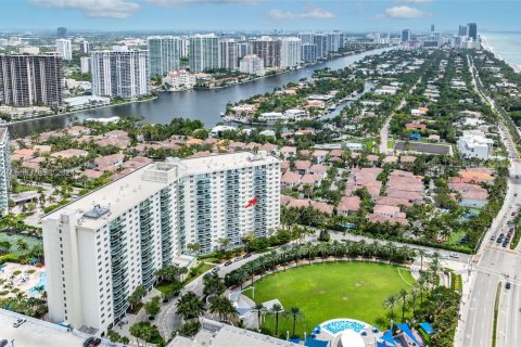 Condo in Sunny Isles Beach, Florida, 1 bedroom  № 1270402 - photo 2