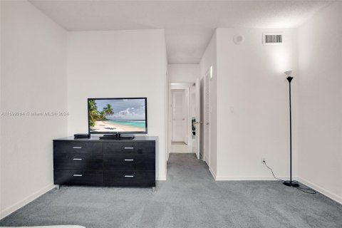 Condo in Sunny Isles Beach, Florida, 1 bedroom  № 1270402 - photo 9