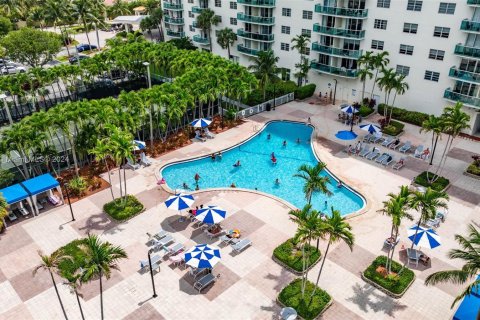 Condo in Sunny Isles Beach, Florida, 1 bedroom  № 1270402 - photo 11