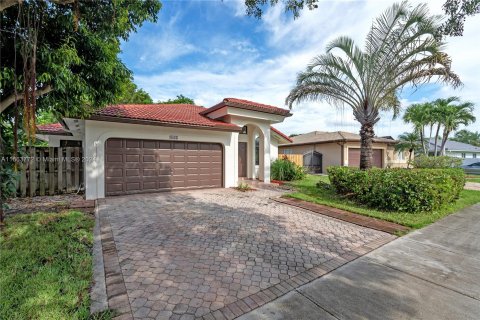 Villa ou maison à vendre à Cutler Bay, Floride: 3 chambres, 145.11 m2 № 1374964 - photo 1