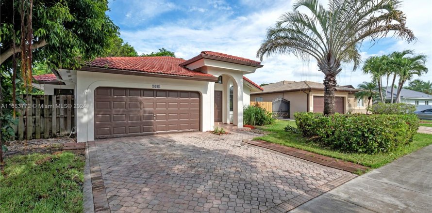 Casa en Cutler Bay, Florida 3 dormitorios, 145.11 m2 № 1374964