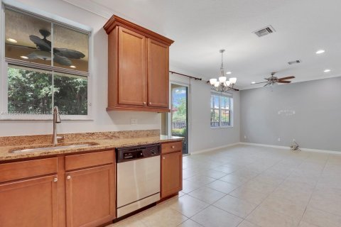 Townhouse in Palm Beach Gardens, Florida 3 bedrooms, 159.61 sq.m. № 1374360 - photo 7