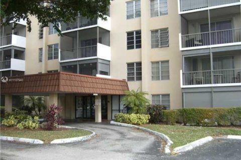 Condominio en venta en Lauderhill, Florida, 2 dormitorios, 94.39 m2 № 1281 - foto 1