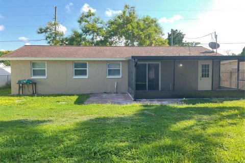 House in Port Richey, Florida 3 bedrooms, 100.33 sq.m. № 1371656 - photo 17