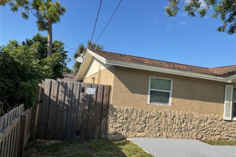 House in Port Richey, Florida 3 bedrooms, 100.33 sq.m. № 1371656 - photo 21