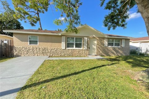 House in Port Richey, Florida 3 bedrooms, 100.33 sq.m. № 1371656 - photo 1