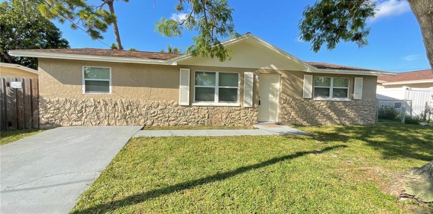 Casa en Port Richey, Florida 3 dormitorios, 100.33 m2 № 1371656