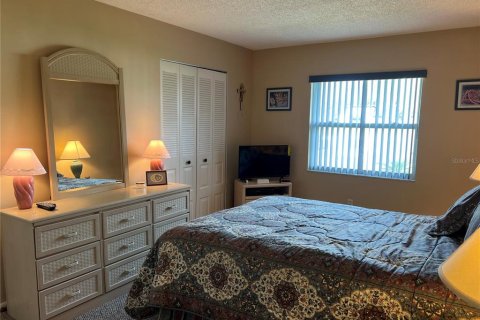 Condo in Largo, Florida, 2 bedrooms  № 1371581 - photo 24