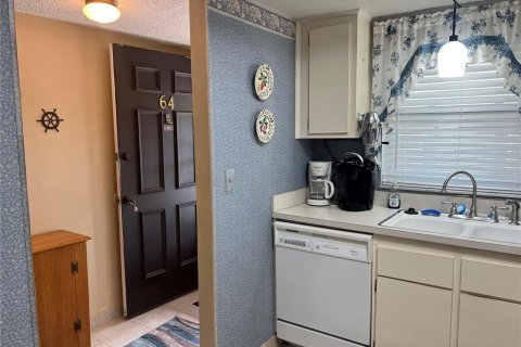 Condo in Largo, Florida, 2 bedrooms  № 1371581 - photo 9