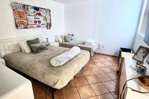 Condo in Miami, Florida, 1 bedroom  № 1368847 - photo 9