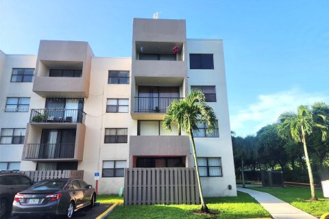 Condo in Miami, Florida, 1 bedroom  № 1368847 - photo 1