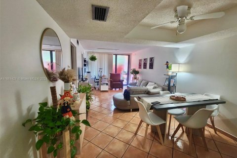 Condo in Miami, Florida, 1 bedroom  № 1368847 - photo 3