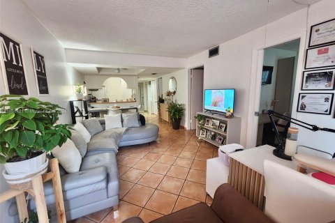 Copropriété à vendre à Miami, Floride: 1 chambre, 66.98 m2 № 1368847 - photo 2