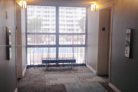 Condominio en alquiler en Miami, Florida, 2 dormitorios, 113.15 m2 № 1368846 - foto 6