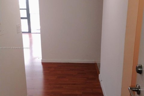 Condominio en alquiler en Miami, Florida, 2 dormitorios, 113.15 m2 № 1368846 - foto 10