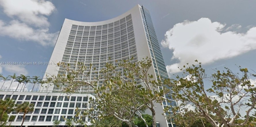 Condo in Miami, Florida, 2 bedrooms  № 1368846