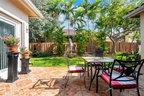 Casa en venta en Pembroke Pines, Florida, 3 dormitorios, 212.37 m2 № 1184479 - foto 25