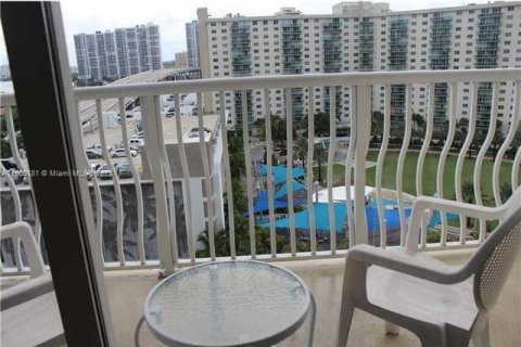 Studio in the Condo in Sunny Isles Beach, Florida  № 923199 - photo 16