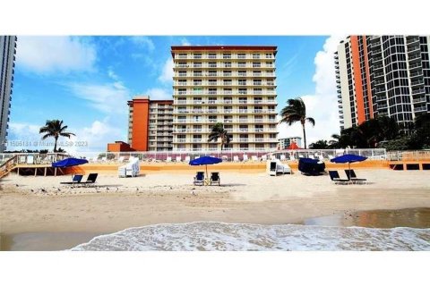 Copropriété à vendre à Sunny Isles Beach, Floride: 33.44 m2 № 923199 - photo 13