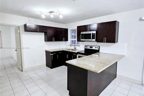 Villa ou maison à vendre à Miami Gardens, Floride: 3 chambres, 144.93 m2 № 1153935 - photo 5