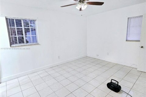 Villa ou maison à vendre à Miami Gardens, Floride: 3 chambres, 144.93 m2 № 1153935 - photo 9