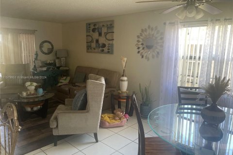 Condo in Miramar, Florida, 3 bedrooms  № 1153934 - photo 6