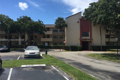 Condo in Miramar, Florida, 3 bedrooms  № 1153934 - photo 1