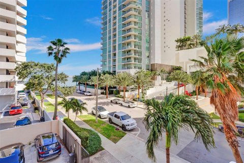 Copropriété à louer à Miami, Floride: 2 chambres, 70.61 m2 № 1368773 - photo 4