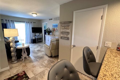 Condo in Oakland Park, Florida, 3 bedrooms  № 1318793 - photo 6