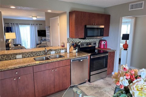 Condo in Oakland Park, Florida, 3 bedrooms  № 1318793 - photo 3