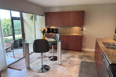 Condo in Oakland Park, Florida, 3 bedrooms  № 1318793 - photo 2