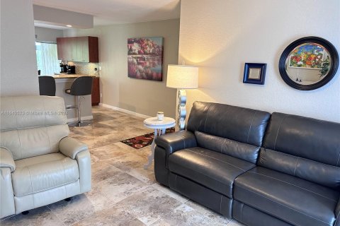 Condo in Oakland Park, Florida, 3 bedrooms  № 1318793 - photo 8