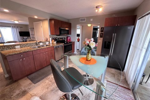 Condo in Oakland Park, Florida, 3 bedrooms  № 1318793 - photo 4