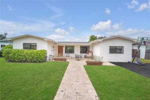 House in Miami, Florida 5 bedrooms, 209.96 sq.m. № 1226254 - photo 3