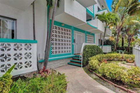 Condo in Miami Beach, Florida, 1 bedroom  № 1226192 - photo 2