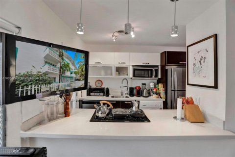 Condo in Miami Beach, Florida, 1 bedroom  № 1226192 - photo 18