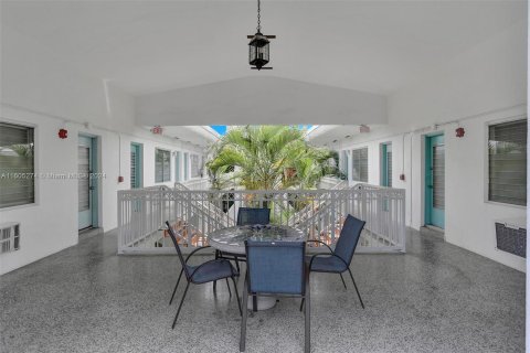 Condo in Miami Beach, Florida, 1 bedroom  № 1226192 - photo 30