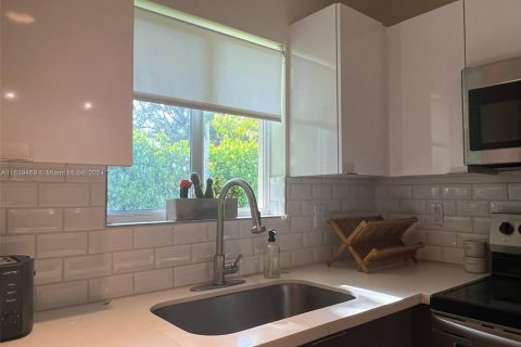 Casa en venta en Miami, Florida, 4 dormitorios, 161.37 m2 № 1332641 - foto 10